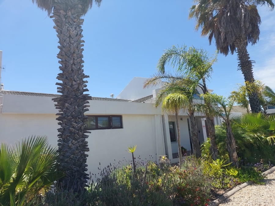 8 Bedroom Property for Sale in Country Club Western Cape